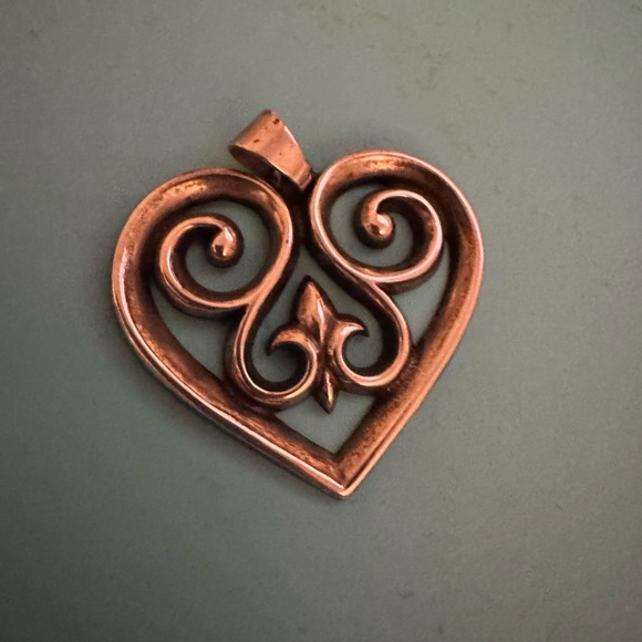 James Avery retired French Heart pendent. Sterling Silver - Picture 2 of 3